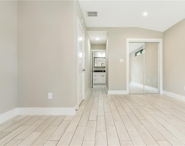 1702 New York Ave - Photo Thumbnail 12