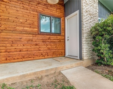1702 New York Ave - Photo Thumbnail 2