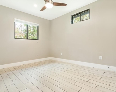 1702 New York Ave - Photo Thumbnail 15