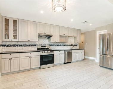 1702 New York Ave - Photo Thumbnail 7