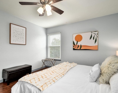 2591 Lakeshore Dr - Photo Thumbnail 15