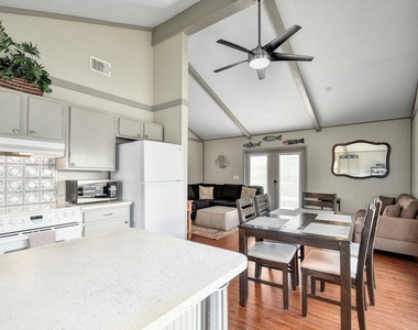 2591 Lakeshore Dr - Photo Thumbnail 9