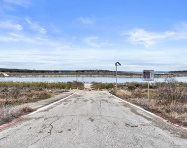 2591 Lakeshore Dr - Photo Thumbnail 27