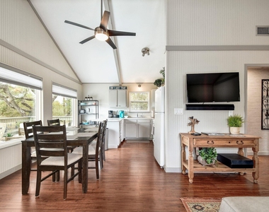 2591 Lakeshore Dr - Photo Thumbnail 2