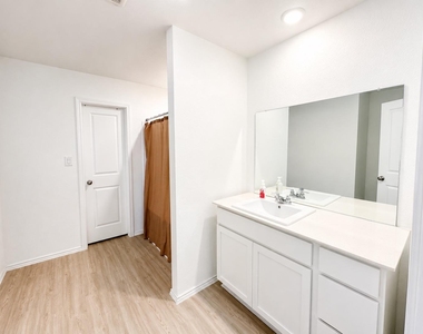 11212 Superior Bay Ln - Photo Thumbnail 5