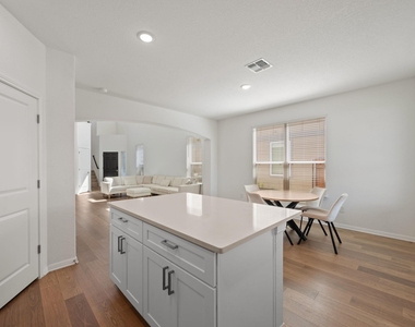 185 Jackman Dr - Photo Thumbnail 6