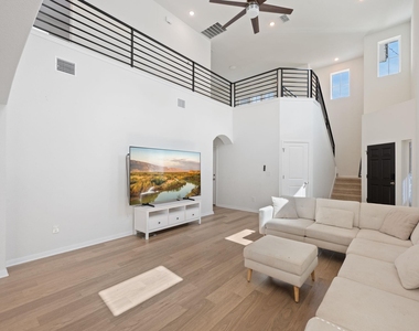 185 Jackman Dr - Photo Thumbnail 2