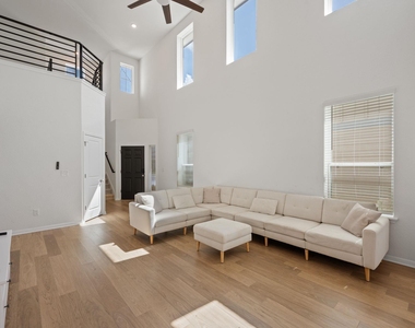 185 Jackman Dr - Photo Thumbnail 3
