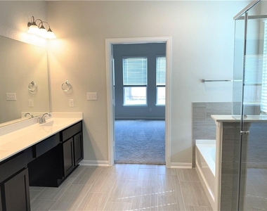1104 Coulee Dr - Photo Thumbnail 16
