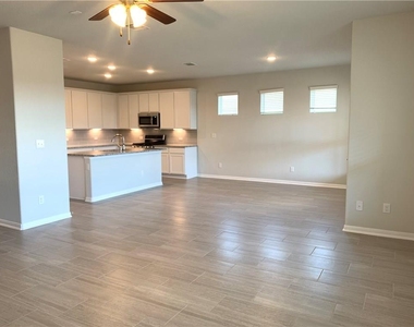 1104 Coulee Dr - Photo Thumbnail 5
