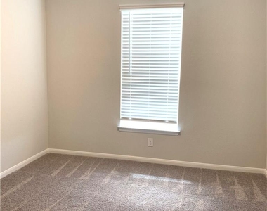 1104 Coulee Dr - Photo Thumbnail 24