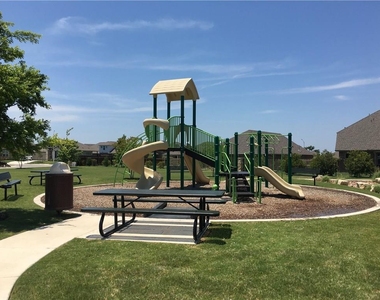 1104 Coulee Dr - Photo Thumbnail 29