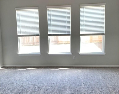 1104 Coulee Dr - Photo Thumbnail 12