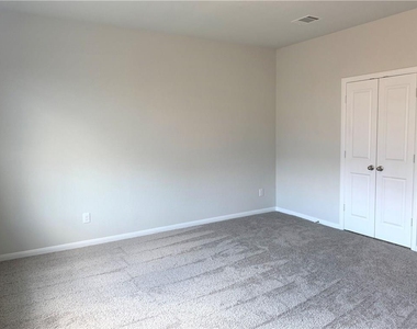 1104 Coulee Dr - Photo Thumbnail 14