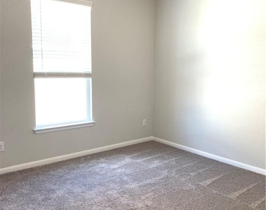1104 Coulee Dr - Photo Thumbnail 21