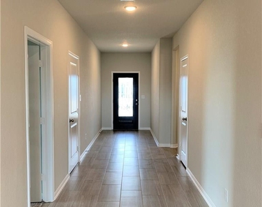 1104 Coulee Dr - Photo Thumbnail 2
