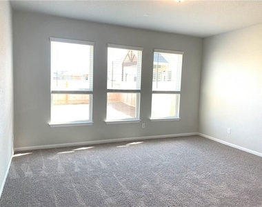 1104 Coulee Dr - Photo Thumbnail 11