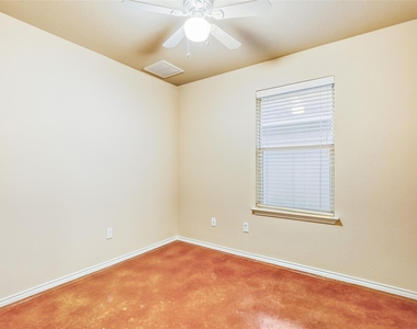 4620 Best Way Ln - Photo Thumbnail 6