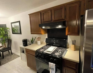 1401 Tetbury Ln - Photo Thumbnail 8