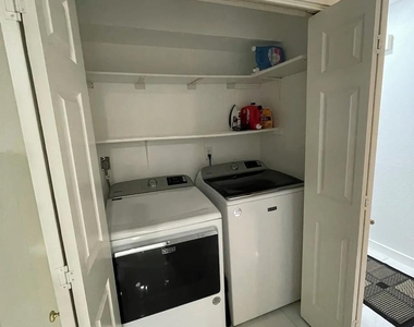 1401 Tetbury Ln - Photo Thumbnail 13