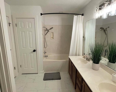 1401 Tetbury Ln - Photo Thumbnail 11