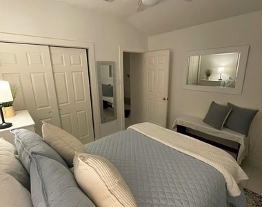1401 Tetbury Ln - Photo Thumbnail 17