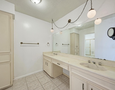 7917 Parliament Pl - Photo Thumbnail 20