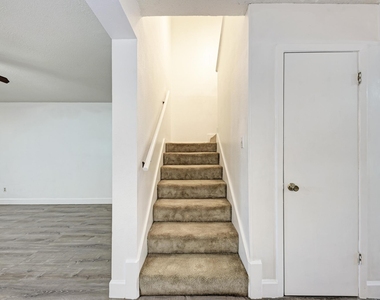 7917 Parliament Pl - Photo Thumbnail 17