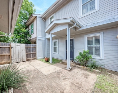 7917 Parliament Pl - Photo Thumbnail 4
