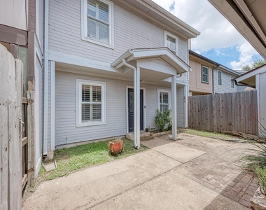 7917 Parliament Pl - Photo Thumbnail 3