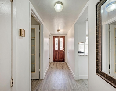 7917 Parliament Pl - Photo Thumbnail 5