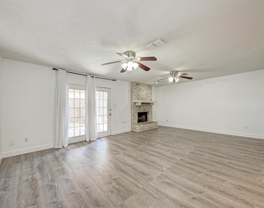 7917 Parliament Pl - Photo Thumbnail 7