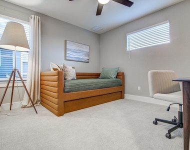 1409 Lorraine Loop - Photo Thumbnail 16