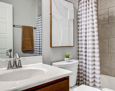 1409 Lorraine Loop - Photo Thumbnail 13
