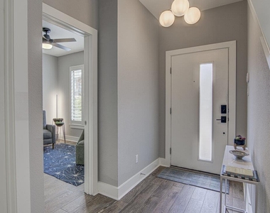 1409 Lorraine Loop - Photo Thumbnail 3
