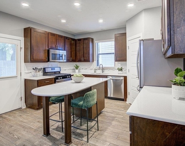 1409 Lorraine Loop - Photo Thumbnail 9