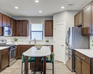 1409 Lorraine Loop - Photo Thumbnail 12