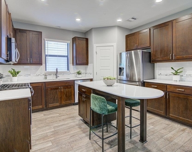 1409 Lorraine Loop - Photo Thumbnail 10