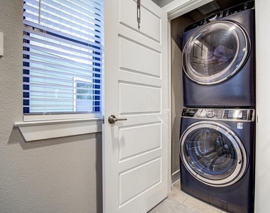 1409 Lorraine Loop - Photo Thumbnail 14