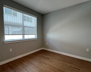 11600 Pastini Cir - Photo Thumbnail 4