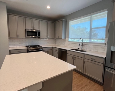 11600 Pastini Cir - Photo Thumbnail 9