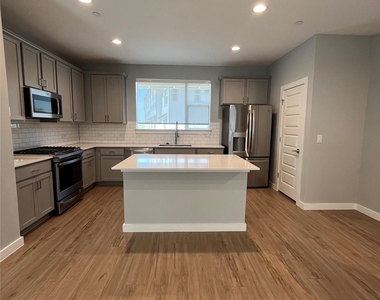 11600 Pastini Cir - Photo Thumbnail 8