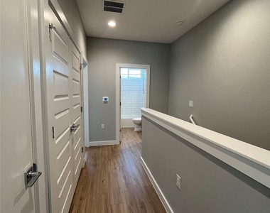 11600 Pastini Cir - Photo Thumbnail 21