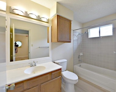 13329 Black Canyon Dr - Photo Thumbnail 17