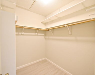 13329 Black Canyon Dr - Photo Thumbnail 14