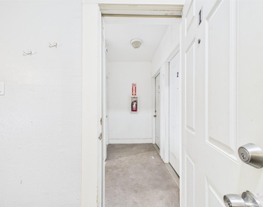 3006 Duval St - Photo Thumbnail 10