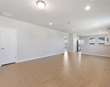 100 Drifter Ln - Photo Thumbnail 4