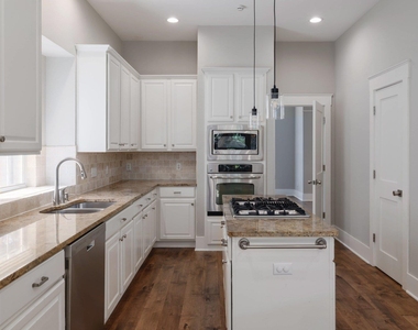5512 Ballenton Ln - Photo Thumbnail 9