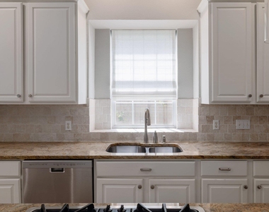 5512 Ballenton Ln - Photo Thumbnail 11