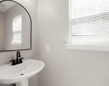 219 Brown St - Photo Thumbnail 10